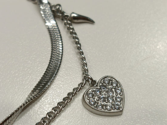 Bracciale Doppio in Acciaio con Ciondoli – Cuore, Orsetto e Dettagli Preziosi