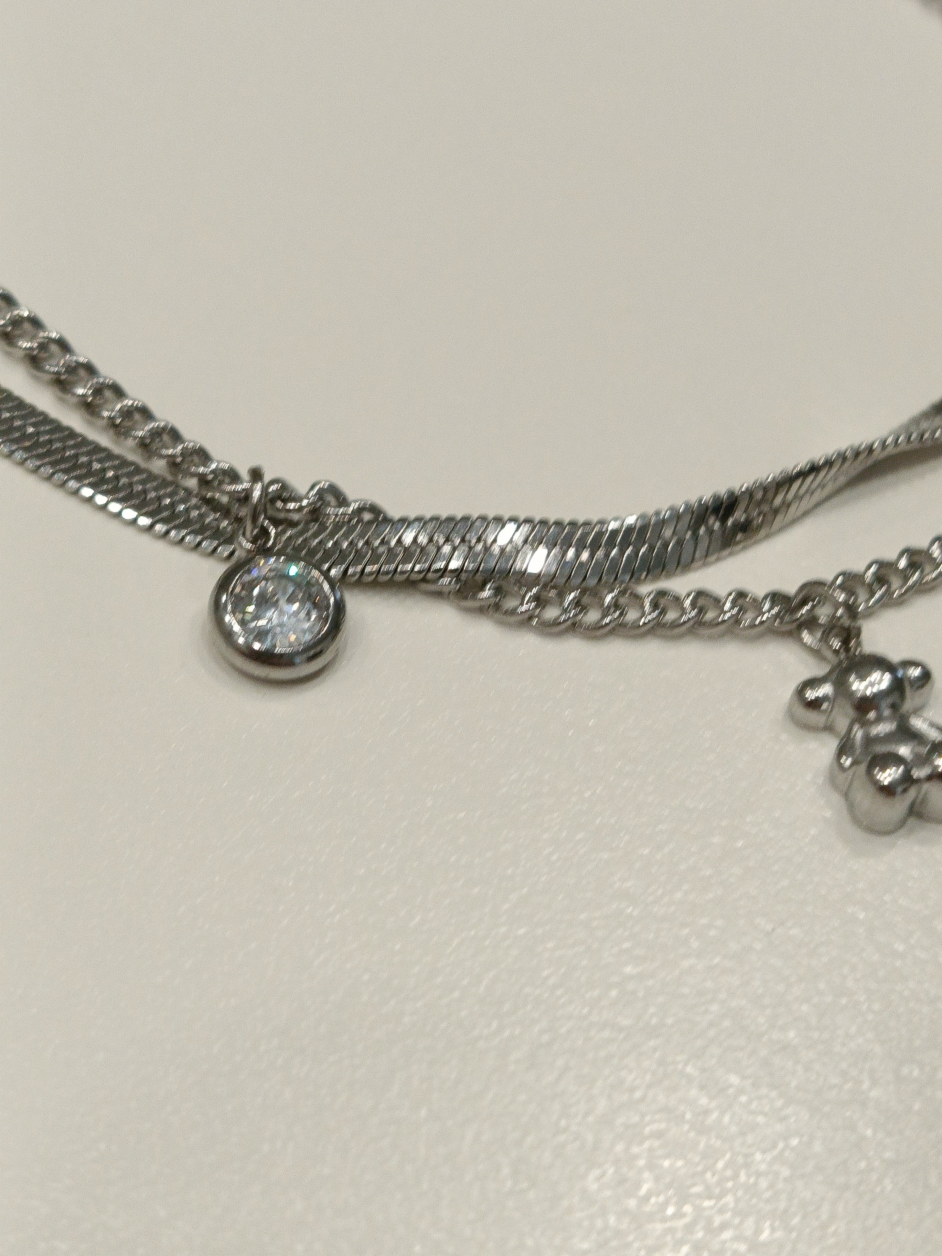 Bracciale Doppio in Acciaio con Ciondoli – Cuore, Orsetto e Dettagli Preziosi