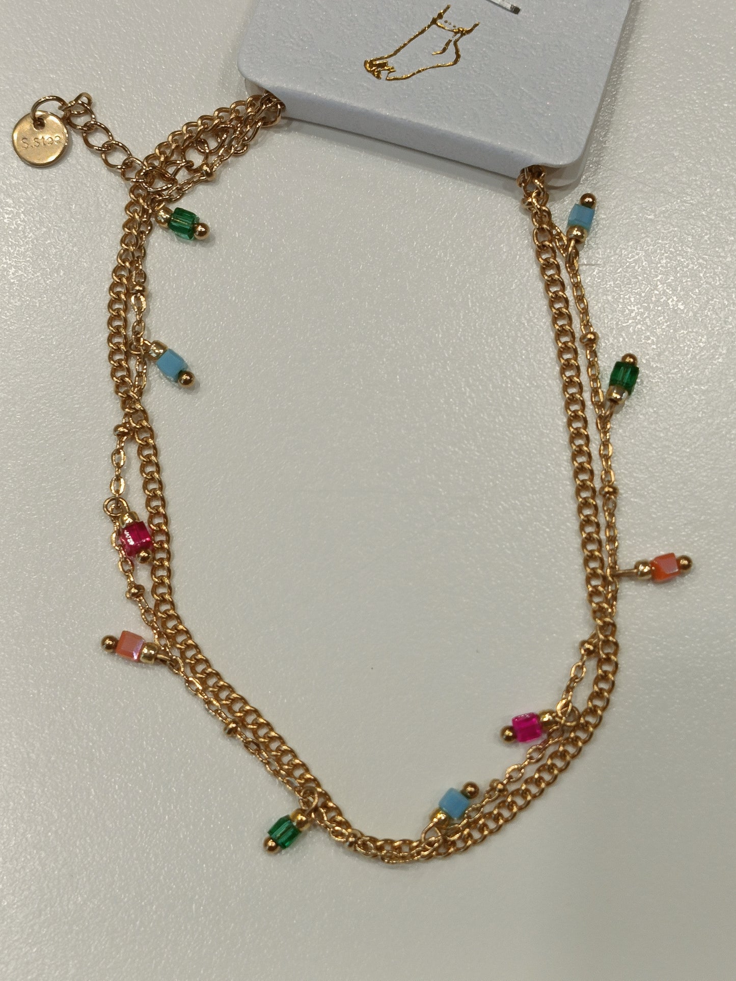 Cavigliera doppio filo con perline pendenti – eleganza fresca in color oro