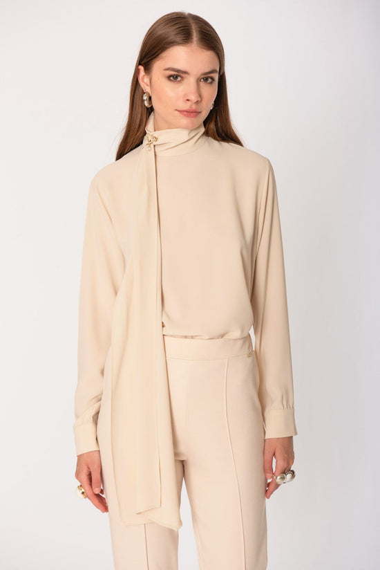Blusa con accessorio No-nà per look elegante e alla moda