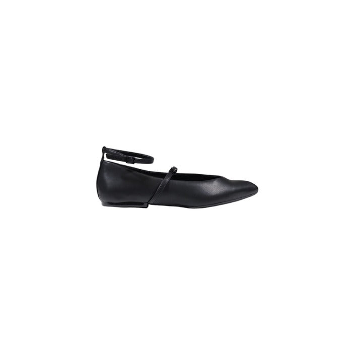 Ballerine nere da donna Armani Exchange con fibbia regolabile alla caviglia, design elegante e minimalista.​

