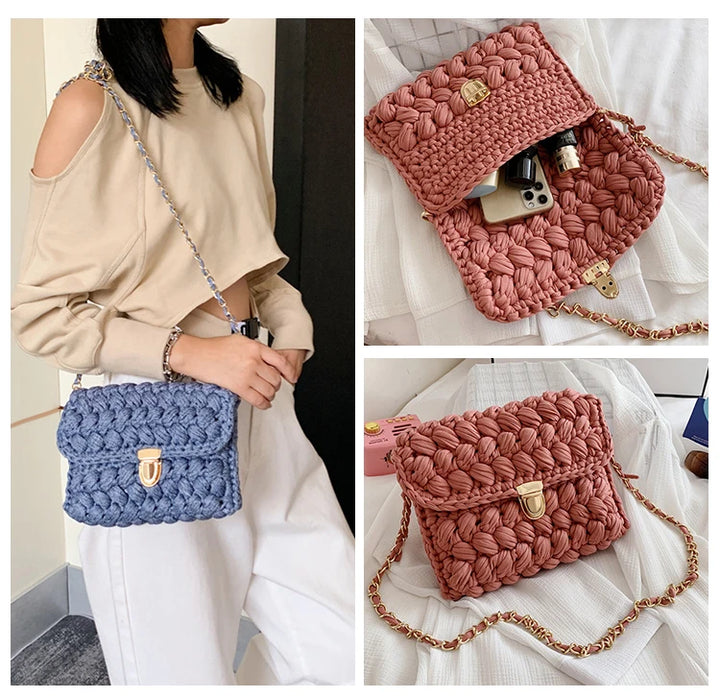 Borsa fatta a mano all'uncinetto in colore blu profondo con tracolla dorata