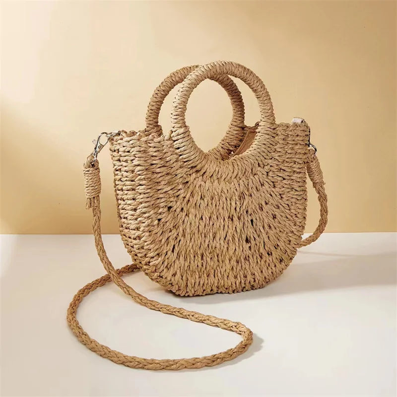 Borsa estiva in paglia intrecciata con manici rigidi e tracolla, perfetta per la spiaggia e il tempo libero