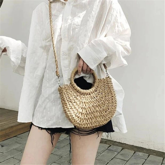 Borsa estiva in paglia intrecciata con manici rigidi e tracolla, perfetta per la spiaggia e il tempo libero