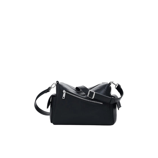 Borsa nera da donna Desigual con chiusura a zip, compatta e moderna per look estivi.