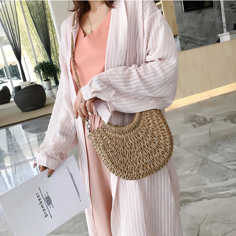 Moon Bag in paglia intrecciata – Borsa estiva a mezzaluna in tre dimensioni (S, M, L)