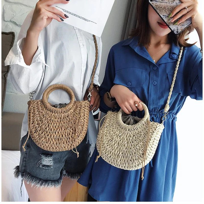 Moon Bag in paglia intrecciata – Borsa estiva a mezzaluna in tre dimensioni (S, M, L)