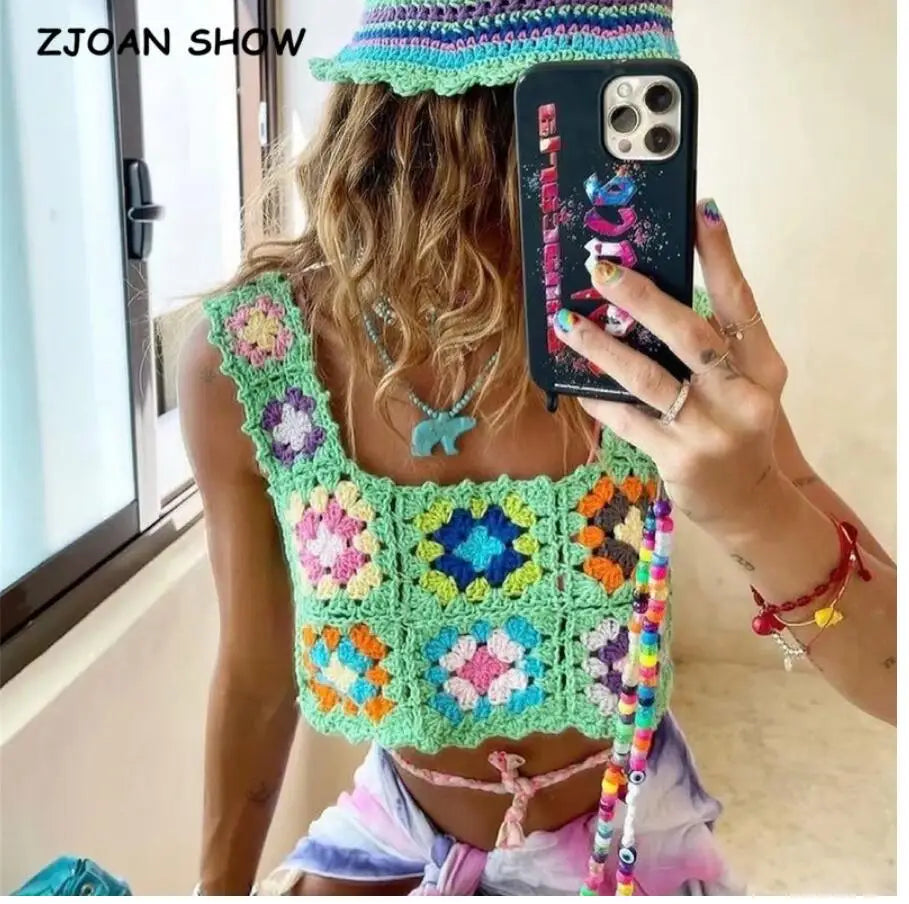 Cardigan lungo boho con frange e patchwork floreale – cardigan crochet con tasselli e texture shaggy dai colori vividi