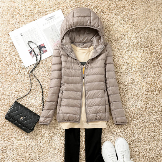 Giacca puffer donna 15 colori – ultra-leggera, coprente fino a 7XL, packable con cappuccio primavera/autunno 2025