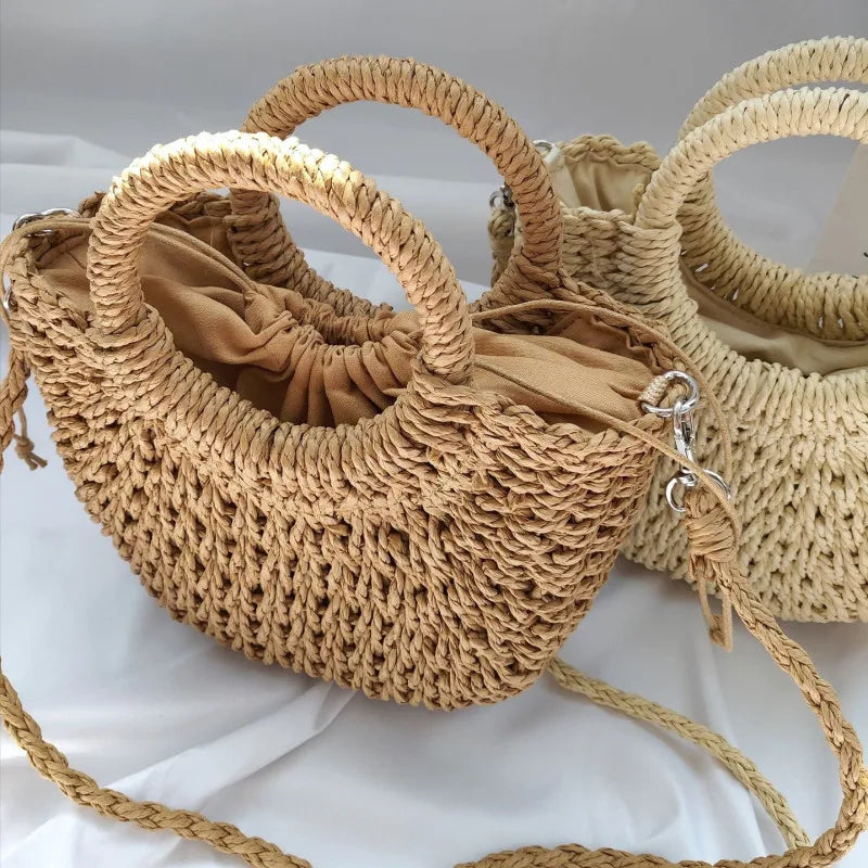 Moon Bag in paglia intrecciata – Borsa estiva a mezzaluna in tre dimensioni (S, M, L)
