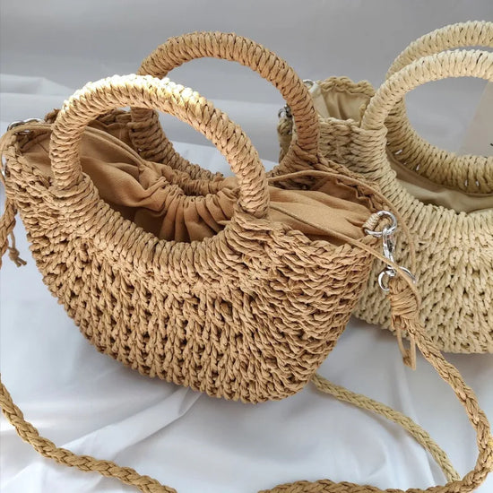Moon Bag in paglia intrecciata – Borsa estiva a mezzaluna in tre dimensioni (S, M, L)