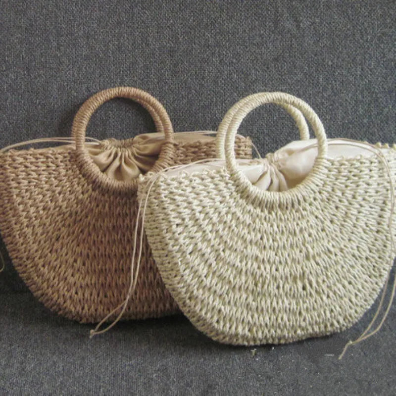 Moon Bag in paglia intrecciata – Borsa estiva a mezzaluna in tre dimensioni (S, M, L)