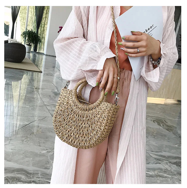 Moon Bag in paglia intrecciata – Borsa estiva a mezzaluna in tre dimensioni (S, M, L)