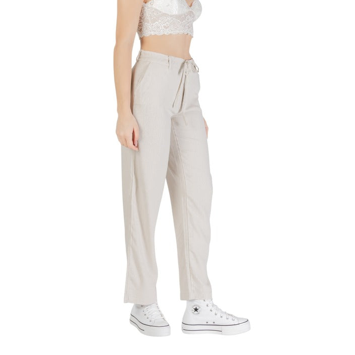 Pantaloni donna beige primavera estate in lino e viscosa, con zip, bottone e tasche anteriori.

