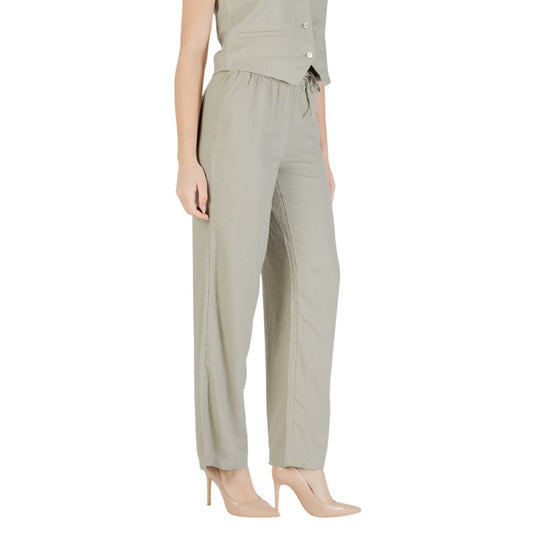 Pantaloni donna estivi verde in lino e viscosa con chiusura a lacci e vestibilità comoda.