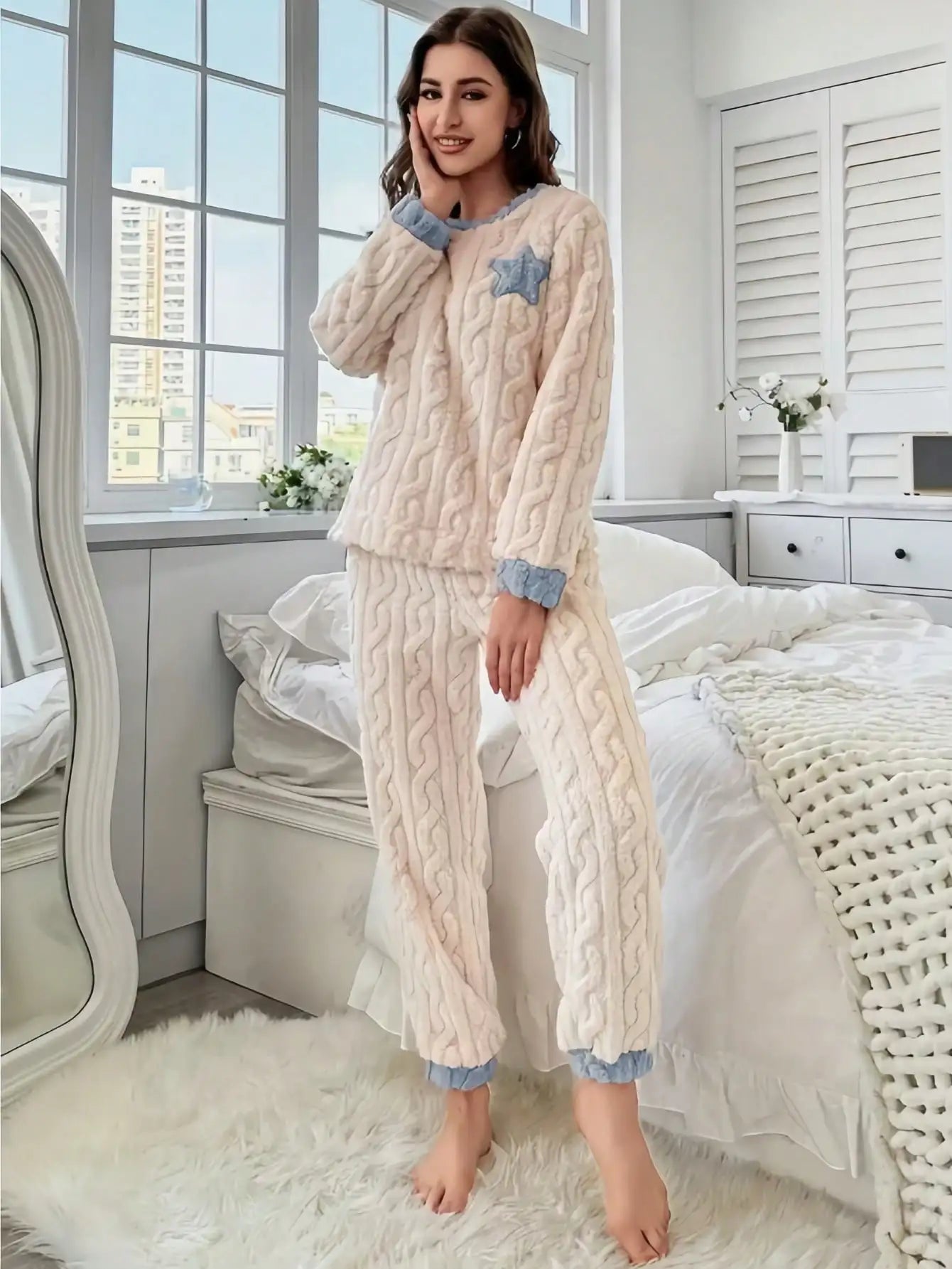 Set di pigiama da donna per l'autunno e l'inverno – pantaloni spessi e maglia a collo rotondo con stella a cinque punte ricamata