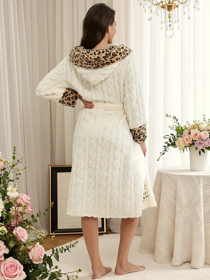 Accappatoio donna in flanella leopardato 2025 – vestaglia con cappuccio, linea loose, notte & loungewear autunno/inverno