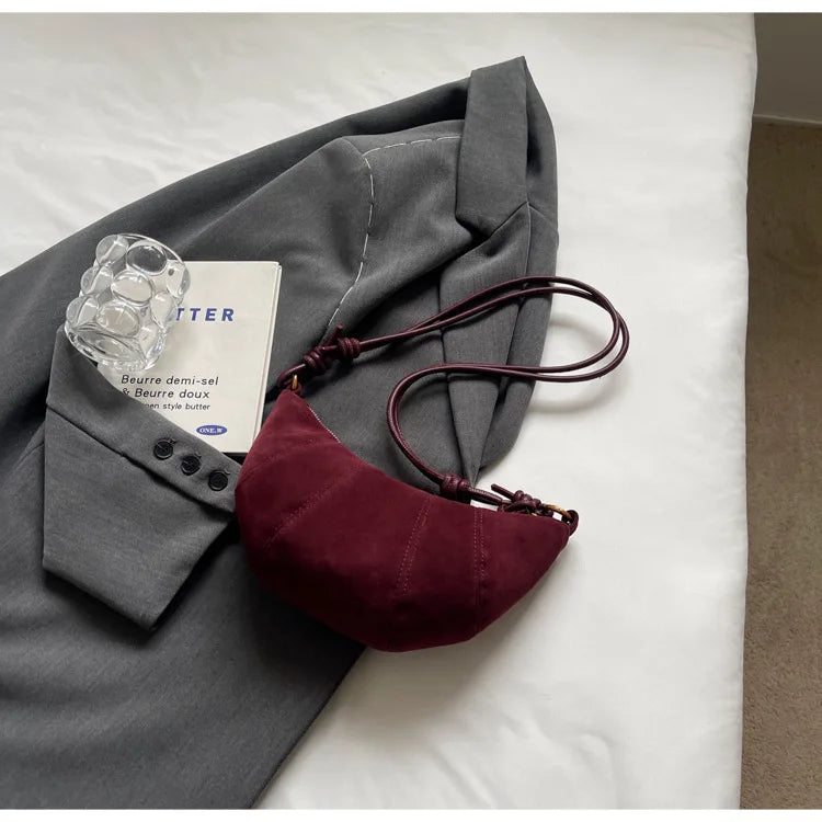 Borsetta baguette crossbody in velluto 2025 – stile western, zip e look raffinato minimal