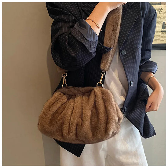 Borsa Crossbody Fluffy Cloud in Ecopelliccia – Clutch Imbottita d’Inverno per Donna, Versatile e Morbida