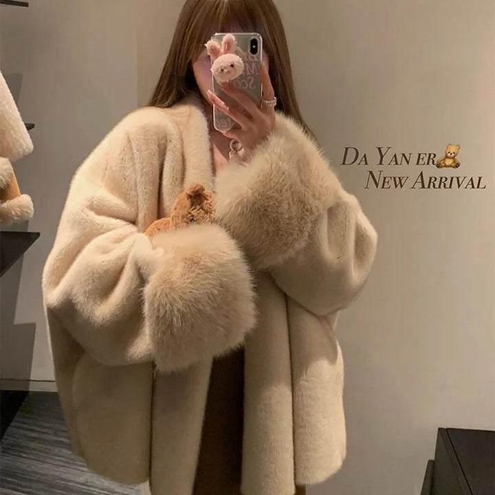 Cappotto donna beige con collo effetto pelliccia