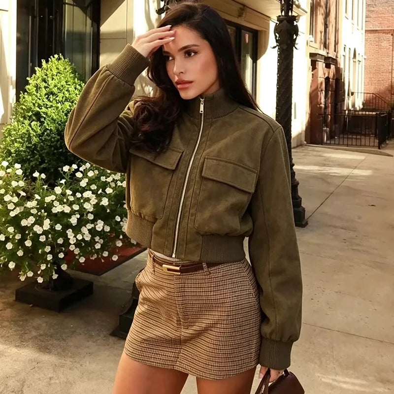 Giacca donna con grandi tasche, zip e collo alto - foto 5 della galleria