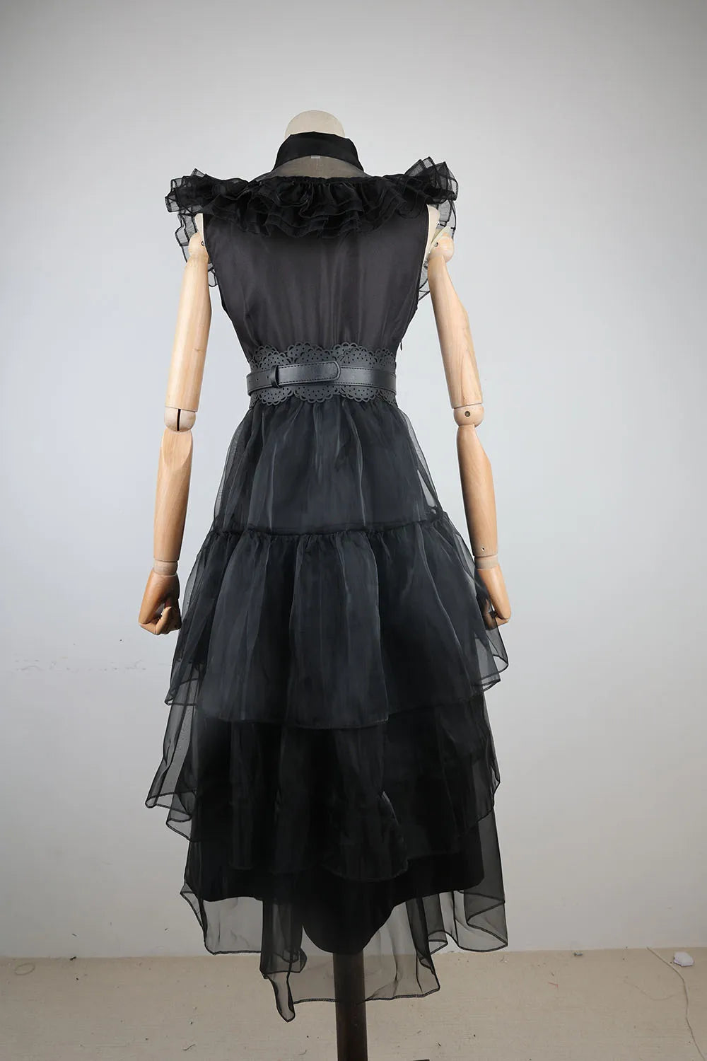 Costume Halloween Wednesday Addams 2025 ‒ abito nero elegante con pizzo & cut-out per party e role play