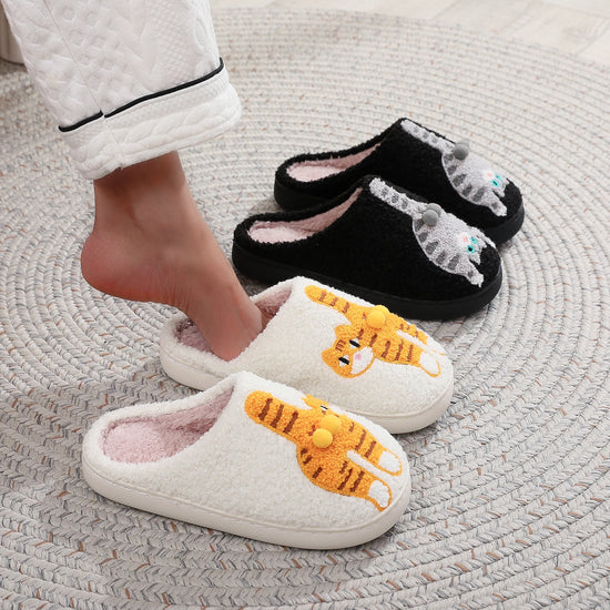 A Pair of Black Embroidered Cat-Patterned Plush Home Slippers with Thick Soles, Comfortable and Warm, Non-Slip Indoor Slippers, Personalized Gifts for Autumn and Winter, Suitable for Both Men and Women to Wear in the Bedroom