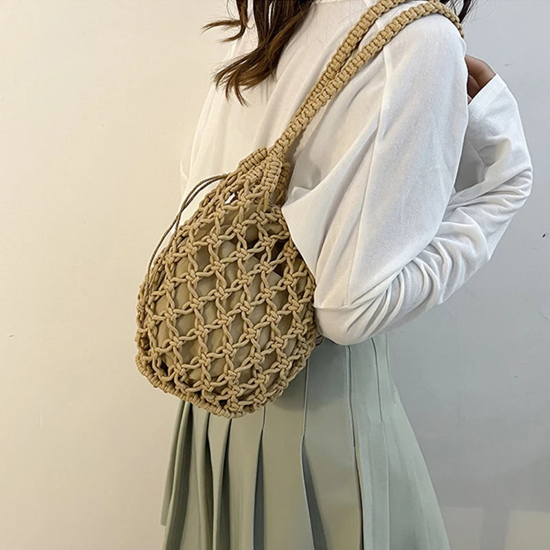 Borsa a secchiello in paglia intrecciata a mano – con coulisse e tracolla, perfetta per spiaggia e shopping