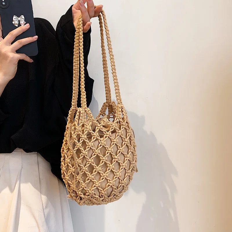 Borsa a secchiello in paglia intrecciata a mano – con coulisse e tracolla, perfetta per spiaggia e shopping
