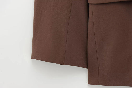 Completo donna ufficio 2025 ‒ blazer “shrug” + pantaloni lunghi dritti, stile elegante casual con cintura, perfetto