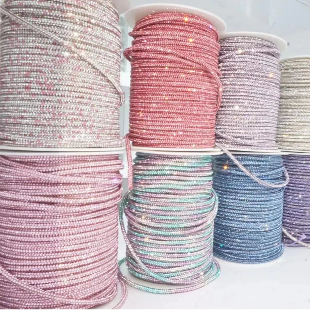 Corda in Cotone con Strass in Vetro 4 mm – 5 Metri Applicabile con Ferro o Cucitura per Abiti, Borse e Scarpe
