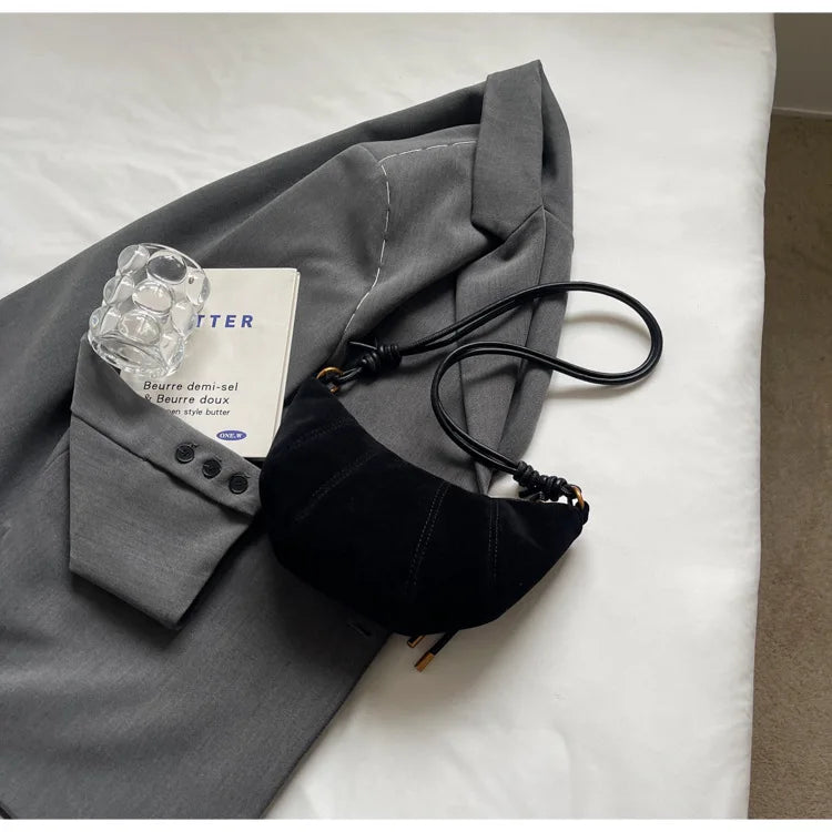 Borsetta baguette crossbody in velluto 2025 – stile western, zip e look raffinato minimal