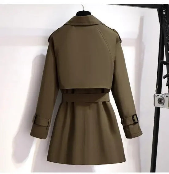 Cappotto lungo donna 2025 – giacca British style a lunghezza media con cintura, effetto snellente e versatilità quotidiana