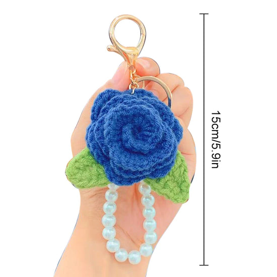Portachiavi rosa all’uncinetto handmade – con perle e foglia crochet, charm elegante per borse e chiavi