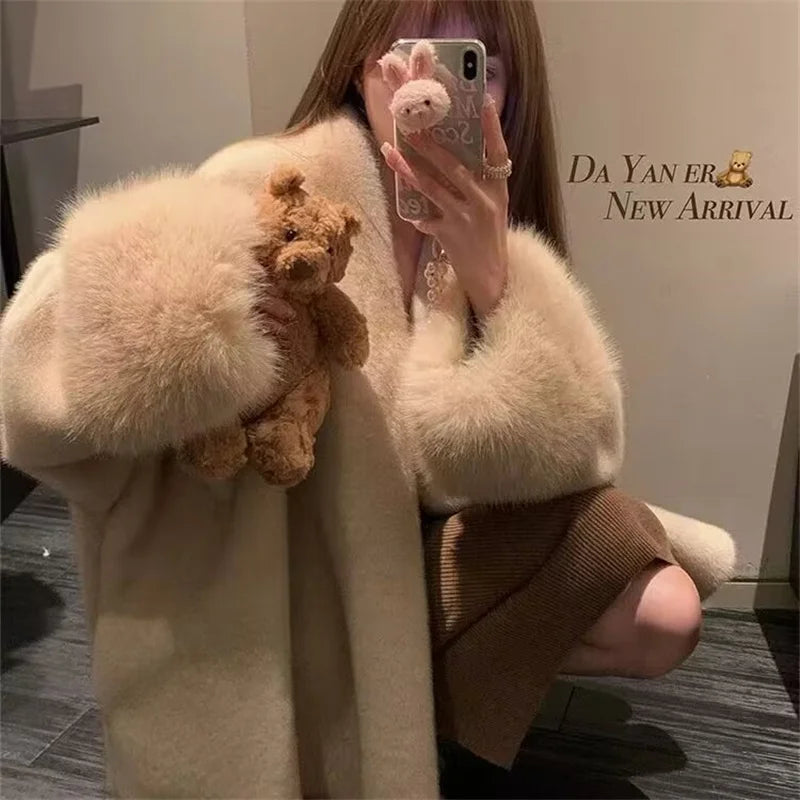 Cappotto donna beige con collo effetto pelliccia