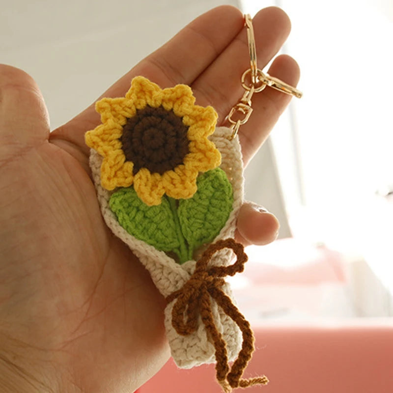 Portachiavi fiore all’uncinetto artigianale – charm amigurumi handmade per borse e chiavi