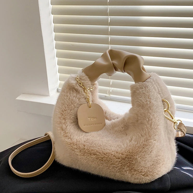 Borsa a mezzaluna in ecopelliccia donna – Hobo half-moon con manico arricciato e tracolla crossbody