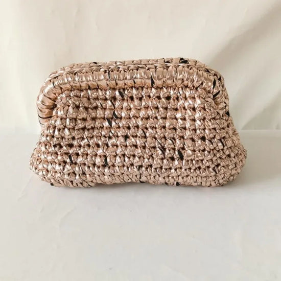 Clutch donna fatta a mano in crochet metallico – pochette elegante in filo metalizzato