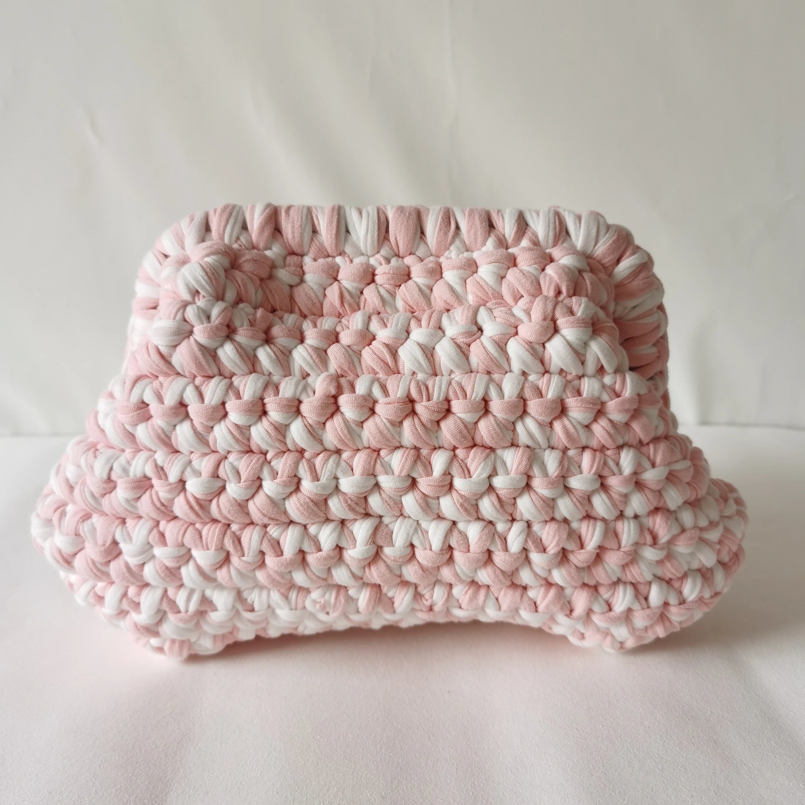 Clutch “Cloud Bag” in Crochet Fatta a Mano – Borsa Donna Soffice e Originale con Stile a Nuvola