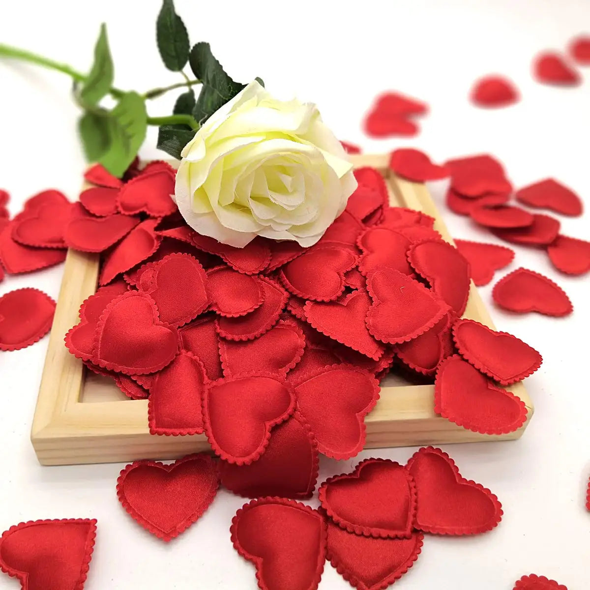 200 pezzi Petali di Cuore in Tessuto Imbottito per Decorazioni Romantiche San Valentino