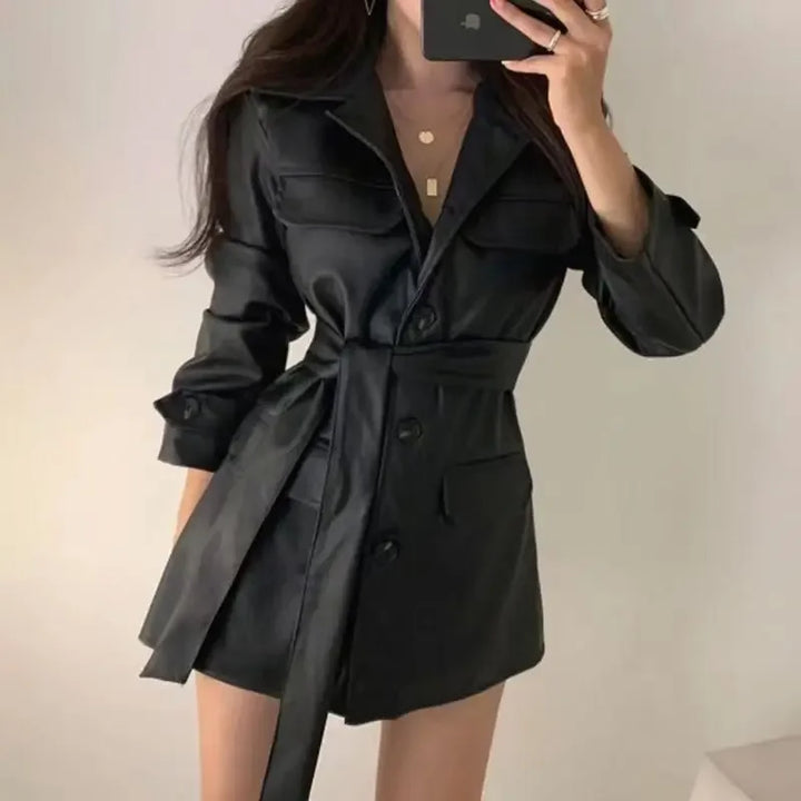 Giacca in Pelle Donna – Design Slim a Vita Stretta  per Autunno/Inverno