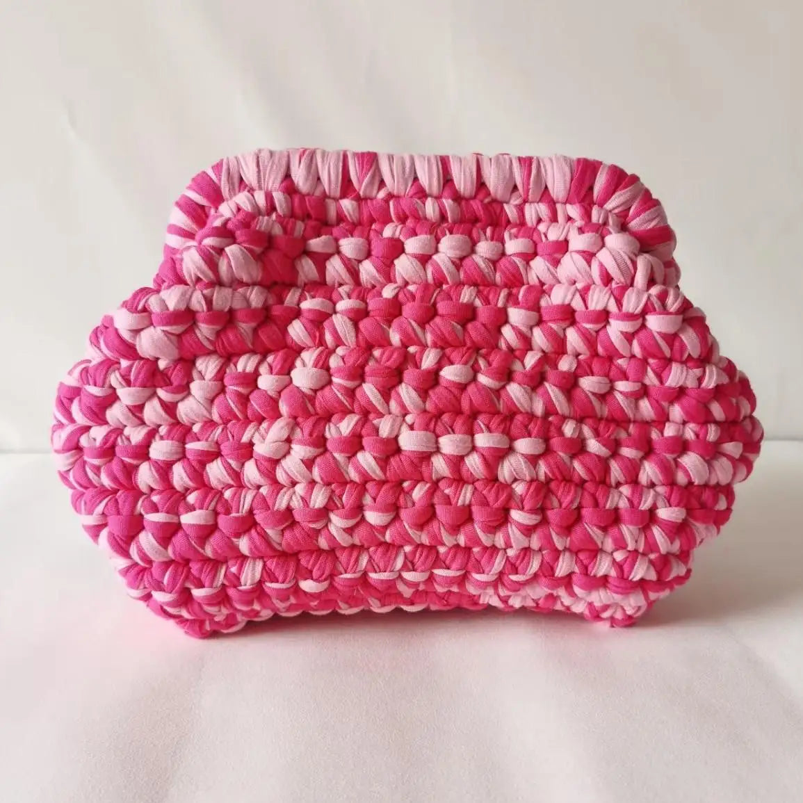 Clutch “Cloud Bag” in Crochet Fatta a Mano – Borsa Donna Soffice e Originale con Stile a Nuvola