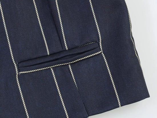 Completo donna a righe con giacca corta e pantaloni dritti