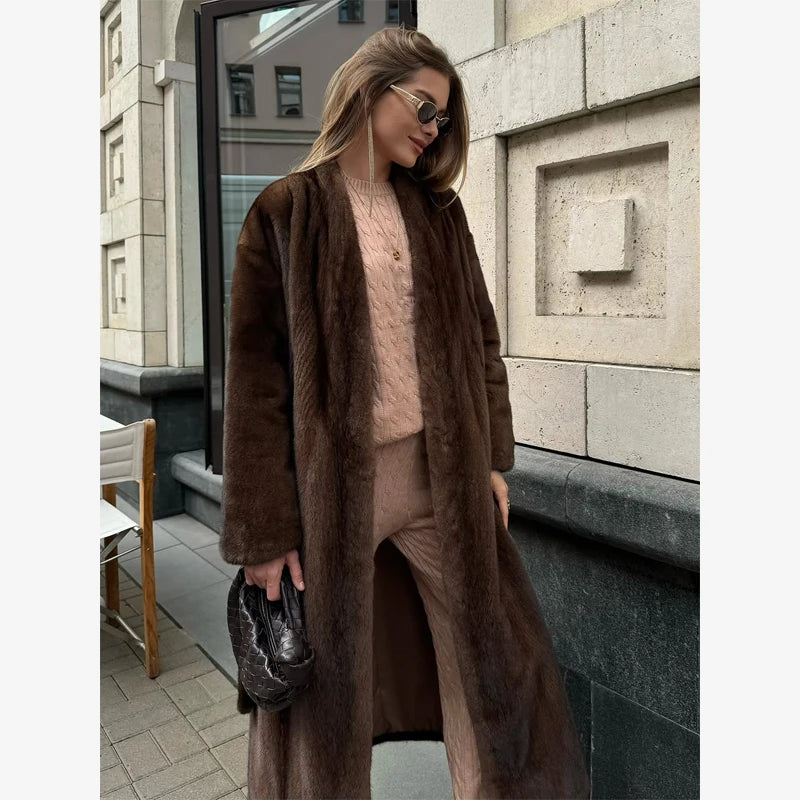 Cappotto donna in pelliccia sintetica dal taglio ampio