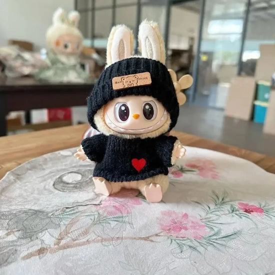 Set di abbigliamento per bambola Labubu da 17 cm – Cappello orso e maglione con cuore