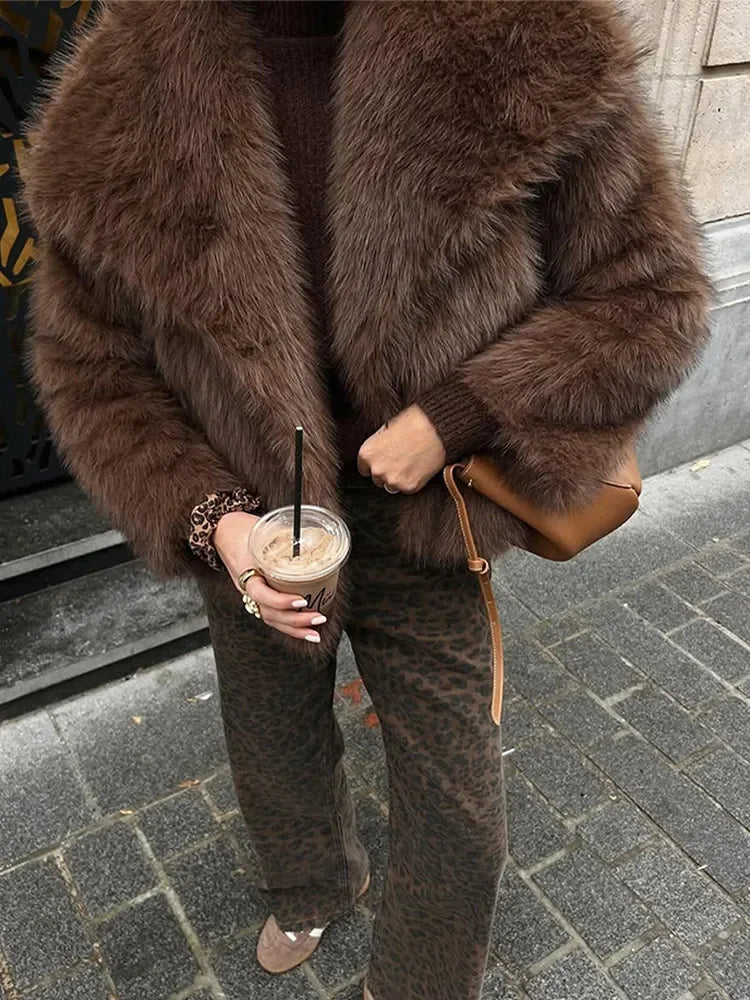 Pelliccia corta donna marrone con collo a rever