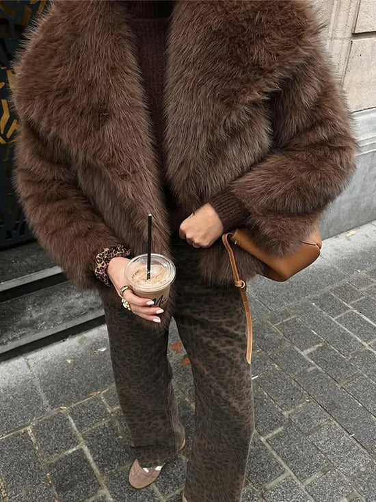 Pelliccia corta donna marrone con collo a rever