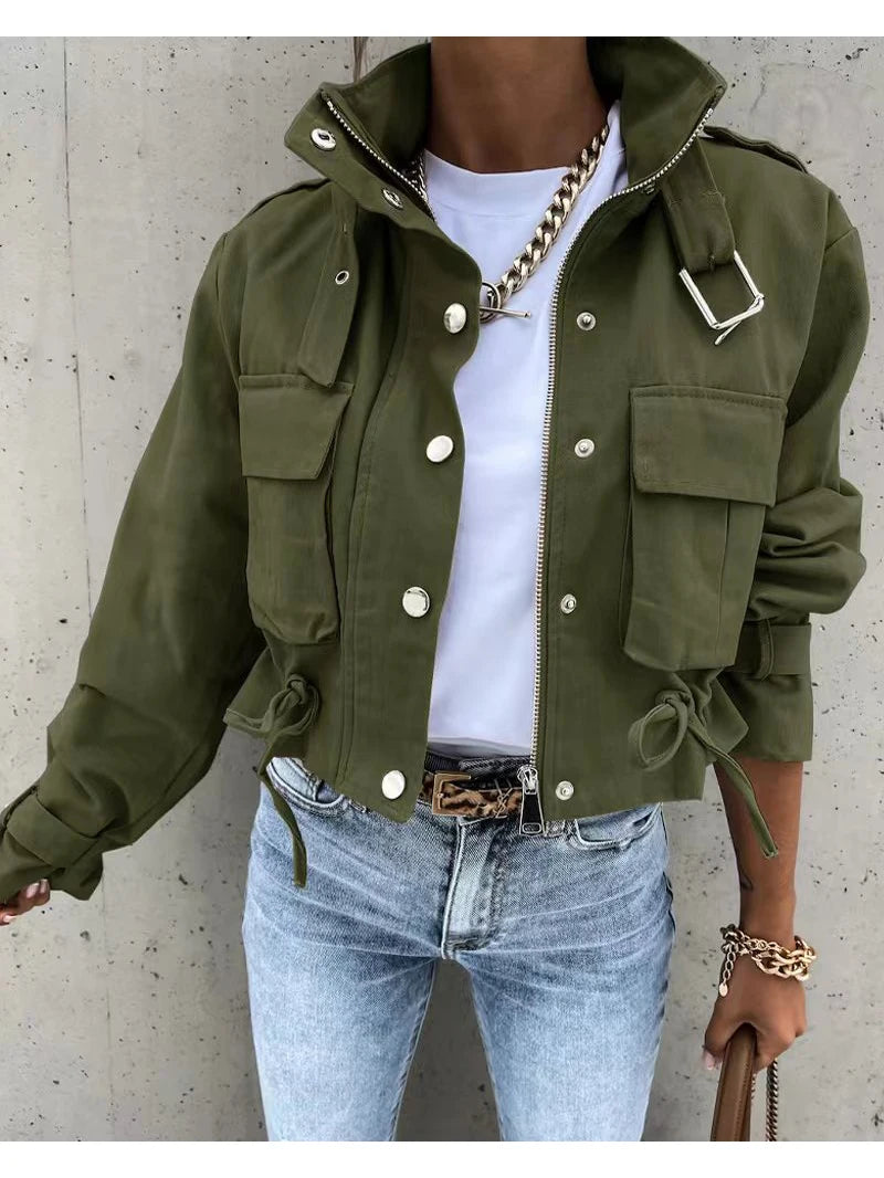 Giacca donna slim girocollo con tasche e bottoni – elegante e casual per autunno/inverno 2025