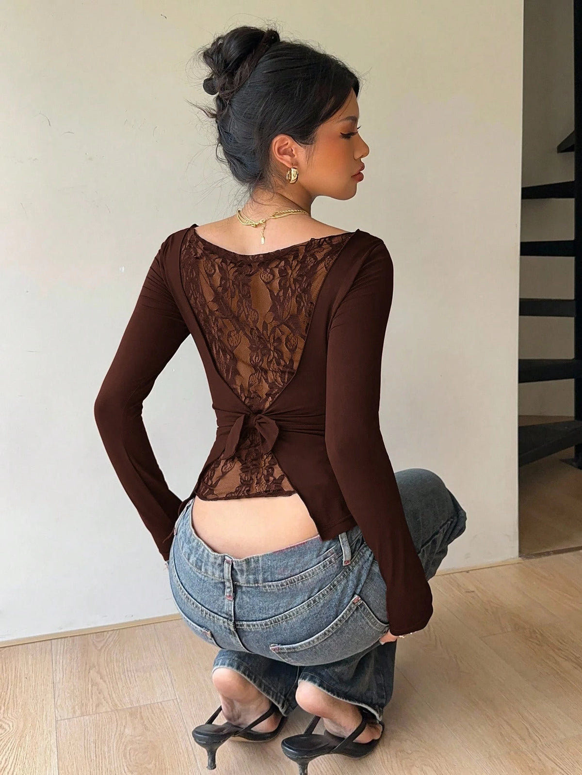 Maglia donna con pizzo e fiocco a maniche lunghe