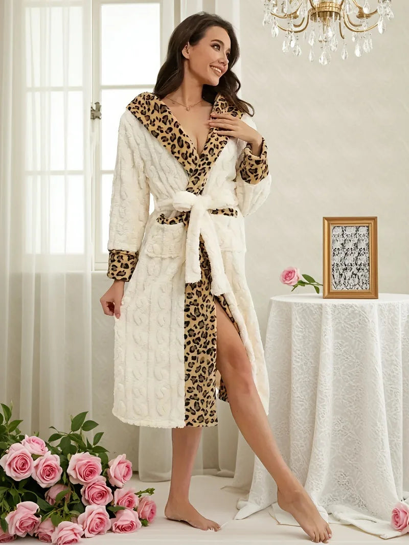 Accappatoio donna in flanella leopardato 2025 – vestaglia con cappuccio, linea loose, notte & loungewear autunno/inverno